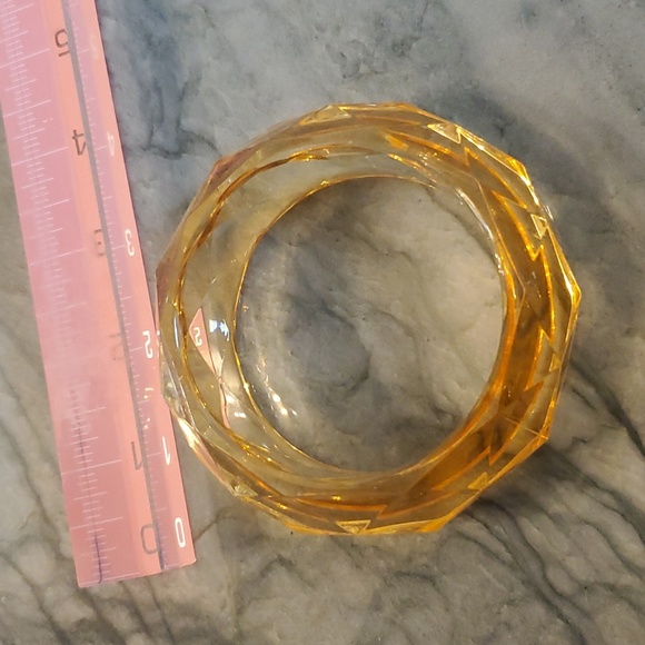 Large bangle lucite bangle plastic light amber color - Picture 2 of 2